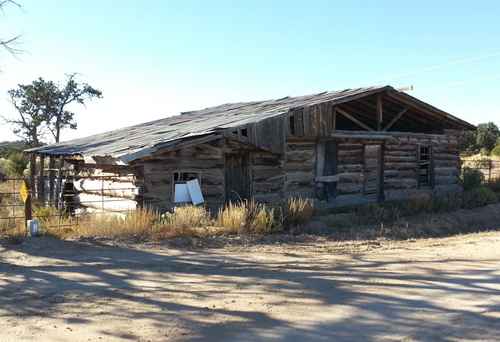 GDMBR: An old homestead that probably dates from the 1800s.